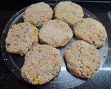 Foto del paso 3 de la receta: Hamburguesas de arroz con vegetales crudos