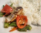 Foto langkah ke 4 dari resep Ikan asin asam pedas tumis blalo (bunga bawang).