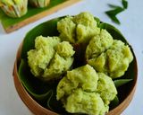 Foto langkah ke 7 dari resep Bolu kukus pandan tanpa mixer.