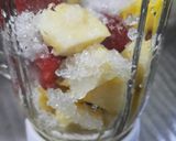 A picture of step 1 of Apple Strawberry Shake.