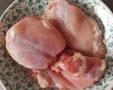 Foto del paso 1 de la receta: Pollo con miel-limón y consomé de pollo
