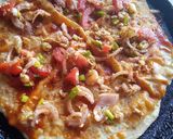 A picture of step 4 of Chapati pizza.