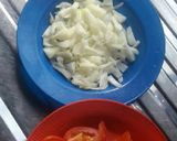 Foto del paso 2 de la receta: Ensalada fresca de atún y pepinillos