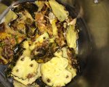 Foto del paso 1 de la receta: Aguamiel de piña 🍯🍍
