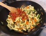 Une image de l'étape 9 de Soupe asiatique aux nouilles de saba, crevettes, légumes et menthe.