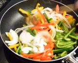 Foto del paso 3 de la receta: Cocas de pimiento con pollo y mojo picón