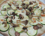 Foto del paso 7 de la receta: Pizza calabacín, setas y champiñones (opción vegana)