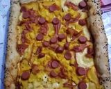 Foto del paso 5 de la receta: Pizza hawaiana con salchichas y queso americano