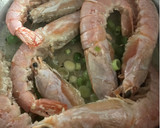 Foto del paso 11 de la receta: Bullabesa de salmón y gambones, con verduras del hortet