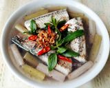 Hình bước làm 6 của món Cá XƯƠNG XANH nấu canh chua bông súng với cơm mẻ
