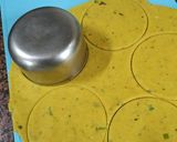 सूजी मसाला पूरी(suji masala puri recipe in hindi) रेसिपी चरण 3 फोटो
