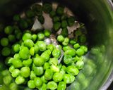 A picture of step 3 of Green peas stuffed potato patties.