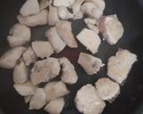 Foto langkah ke 1 dari resep Tumis Brokoli Ayam Saus Tiram.
