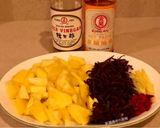A picture of step 3 of Stir-Fried Pineapple with Shredded Ginger and Wood Ear Mushrooms.