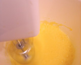 Foto del paso 2 de la receta: Bizcochuelo de Naranja Súper Esponjoso y Fácil
