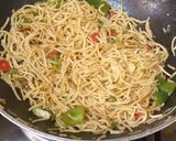 A picture of step 2 of Vegetables noodles.