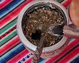 Foto del paso 3 de la receta: MatchaMate 🧉 Mate amargo con té matcha 🍵 uniendo tradiciones 🇦🇷 🇯🇵