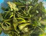 Foto langkah ke 1 dari resep Tumis kangkung pedas pake terasi.