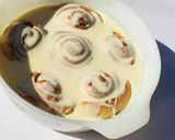 A picture of step 8 of Cinnamon roll's.