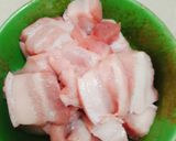 Hình bước làm 2 của món Thịt ba rọi kho chuối xanh tàu hủ