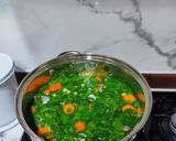 Foto langkah ke 4 dari resep Sayur Bening Daun Kelor.