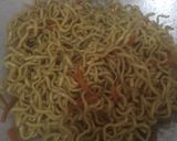 Foto langkah ke 3 dari resep Mie Goreng Basah Sosis.