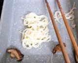 Hình bước làm 2 của món Mì somen sốt kem nấm 🍄(Emmy 8m+)