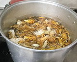 Foto del paso 3 de la receta: Caldo de hongos silvestres (Solo en temporada de lluvias)