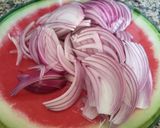 Foto del paso 2 de la receta: Ceviche de salmón y camarón al natural