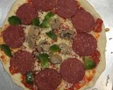 Foto langkah ke 4 dari resep Pepperoni Pizza.