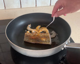Foto del paso 2 de la receta: Fideuà de calamares (en lata), langostinos y bacalao gratinado con alioli