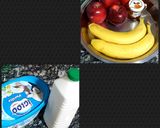 A picture of step 1 of Apple banana milkshake.
