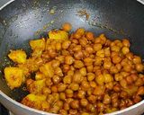 A picture of step 4 of Aalu Chana Chaat Street Style Chaat.