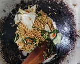 Foto langkah ke 5 dari resep Mie Jowo Goreng Tektek.