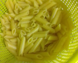 Foto del paso 3 de la receta: Ensalada de pollo, aguacate y pasta