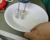 A picture of step 2 of Wheat flour cake wthout oven.
