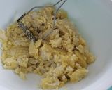 A picture of step 2 of Potato tray with meat.