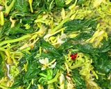 Foto langkah ke 2 dari resep Tumis Bunga & Daun Pepaya.