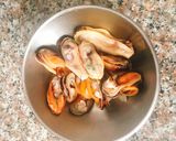 Hình bước làm 1 của món Cháo vẹm xanh