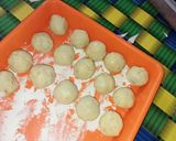Foto langkah ke 7 dari resep Bola Bola Ubi Kayu Isi Ayam.