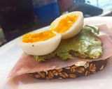 Foto del paso 5 de la receta: Tostada con palta jamón y huevo