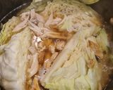 รูปขั้นตอนการทำที่ 3 ของ กะหล่ำปลีต้มกับฟองเต้าหู้ไก่ฉีก คล้ายต้มจับฉ่าย เคลียร์ตู้เย็น
