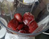Foto del paso 1 de la receta: Helado de frutilla 🧁