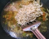 A picture of step 5 of Cheese Maggi stuffed cheese bell pepper.