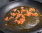 Foto del paso 2 de la receta: Gambita roja con sobrasada