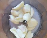 Foto del paso 5 de la receta: Palitos de ajo y salsa picante