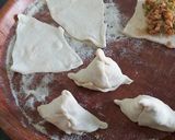 A picture of step 3 of Boat samosa pastries.