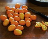 Foto del passaggio 3 della ricetta Torta crudista al cioccolato e kumquat