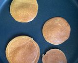 Hình bước làm 4 của món Pancake chuối yến mạch giảm cân