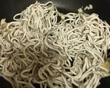 Foto del paso 2 de la receta: Revuelto de gulas y pimiento del piquillo